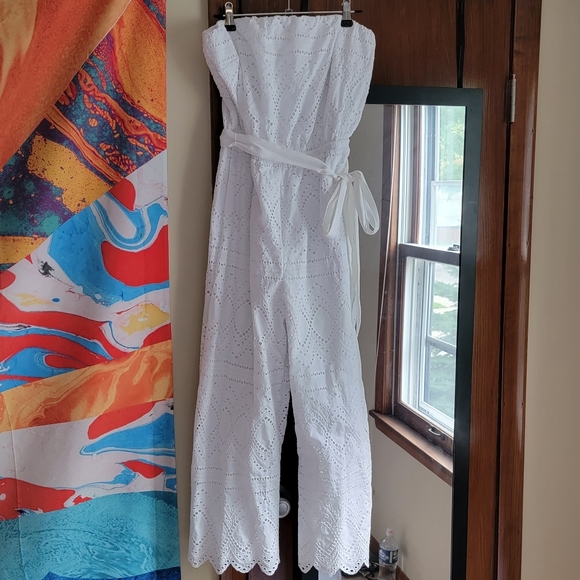 HP🎉 🕊️Express White Eyelet Lace Jumpsuit - Size M - Picture 3 of 12